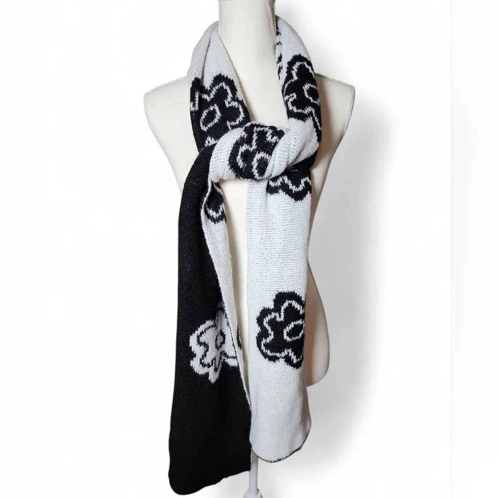 American Eagle Oversized Black And White‎ Flower Scarf Nwt